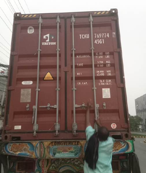 Export operations and global shipping from Pakistan